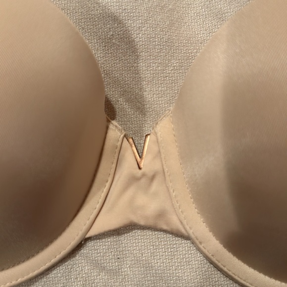 Brand new!! Victoria’s Secret multi-way bra 32C (nude). - Picture 2 of 5